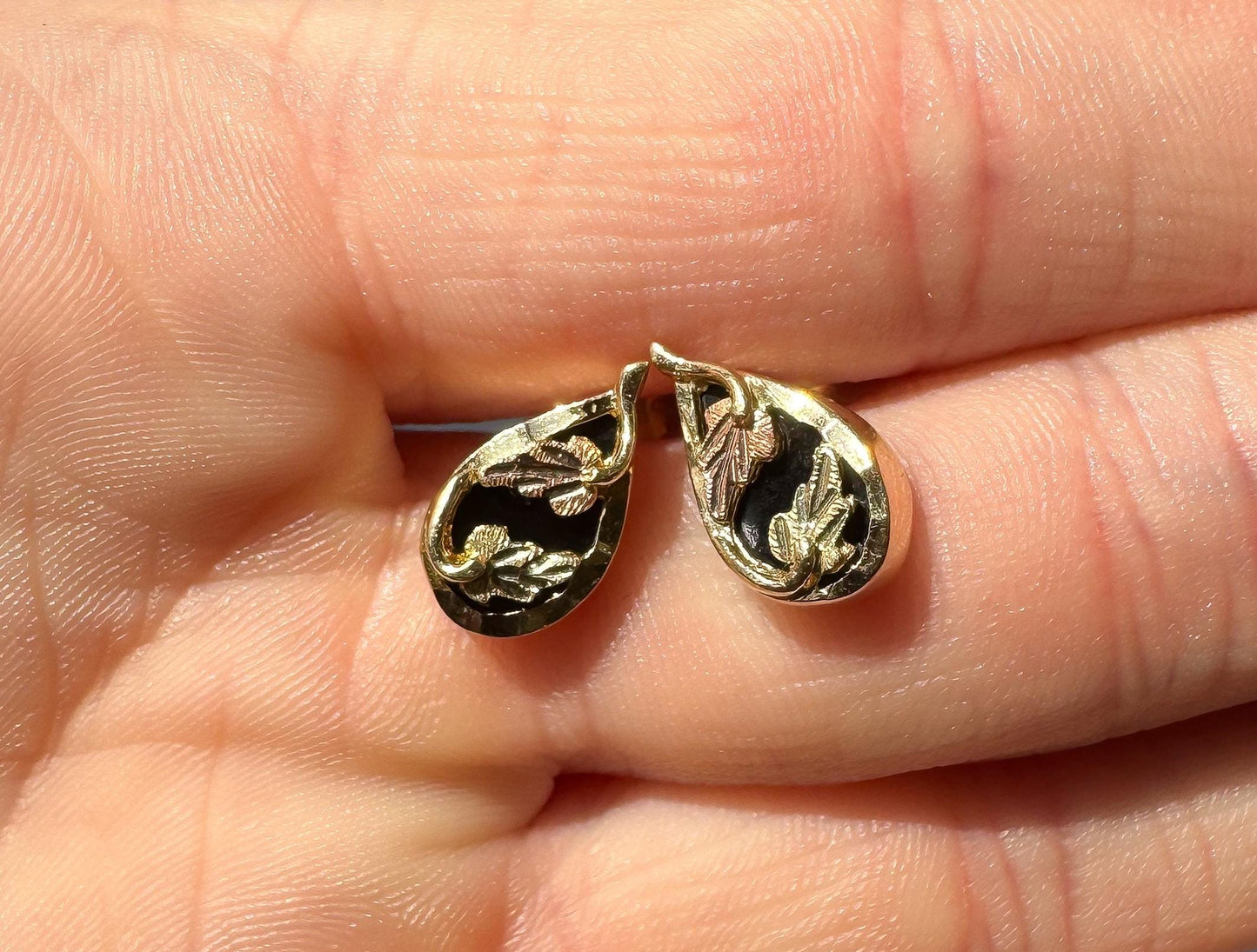 Vintage 12K 10K RL Black Hills Gold Onyx Teardrop Leaf Earrings