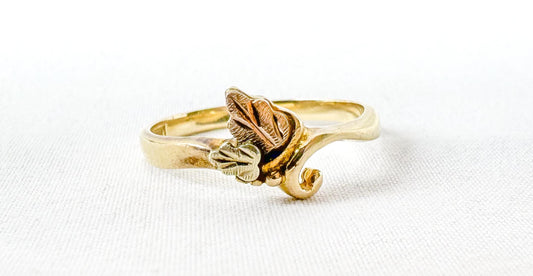 Vintage 10K Black Hills Gold Two Leaf Ring, Sz. 7.5, Simple Dainty Everyday Minimalist Ring