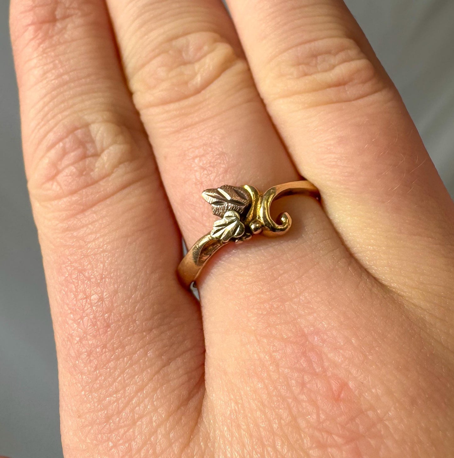 Vintage 10K Black Hills Gold Two Leaf Ring, Sz. 7.5, Simple Dainty Everyday Minimalist Ring