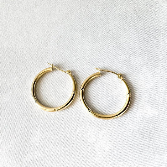 Vintage 14K Yellow Gold Diamond Cut Matte and Glossy Finish Lightweight Hoop Earrings, Simple Everyday Minimalist Hoops