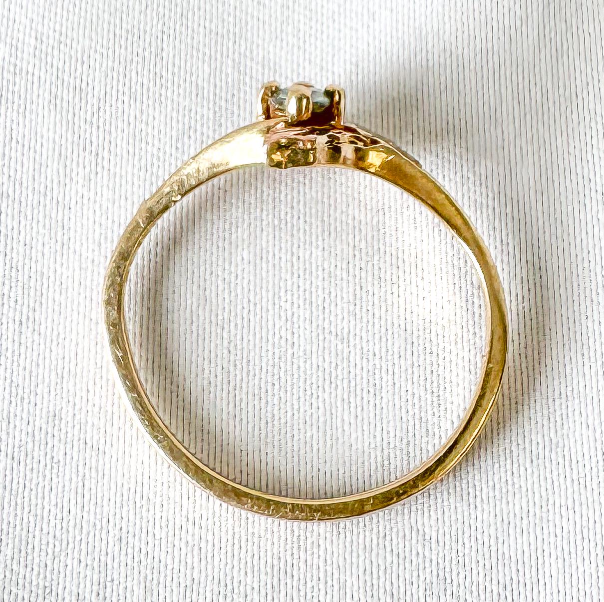 Vintage 10K Black Hills Gold Light Blue Topaz Two Leaf Ring, Sz. 5.25, Dainty Simple Everyday Ring