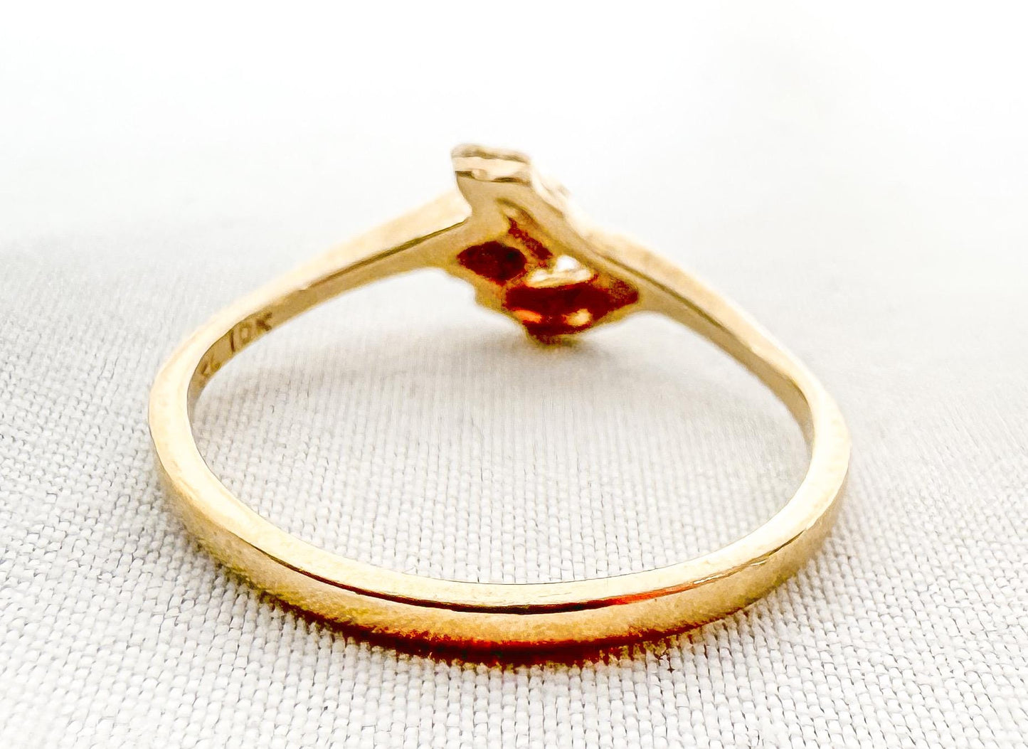 Vintage 10K Black Hills Gold Light Blue Topaz Two Leaf Ring, Sz. 5.25, Dainty Simple Everyday Ring