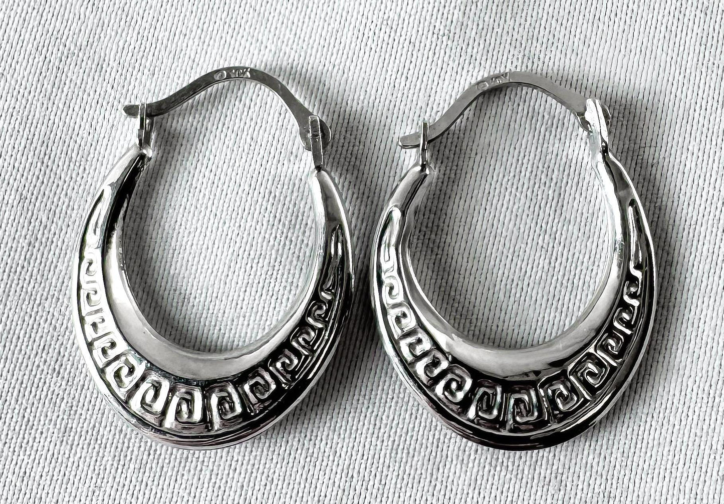 Vintage 10K White Gold Greek Key Etched Hollow Oval Hoop Earrings, Simple Dainty Minimalist Hoops