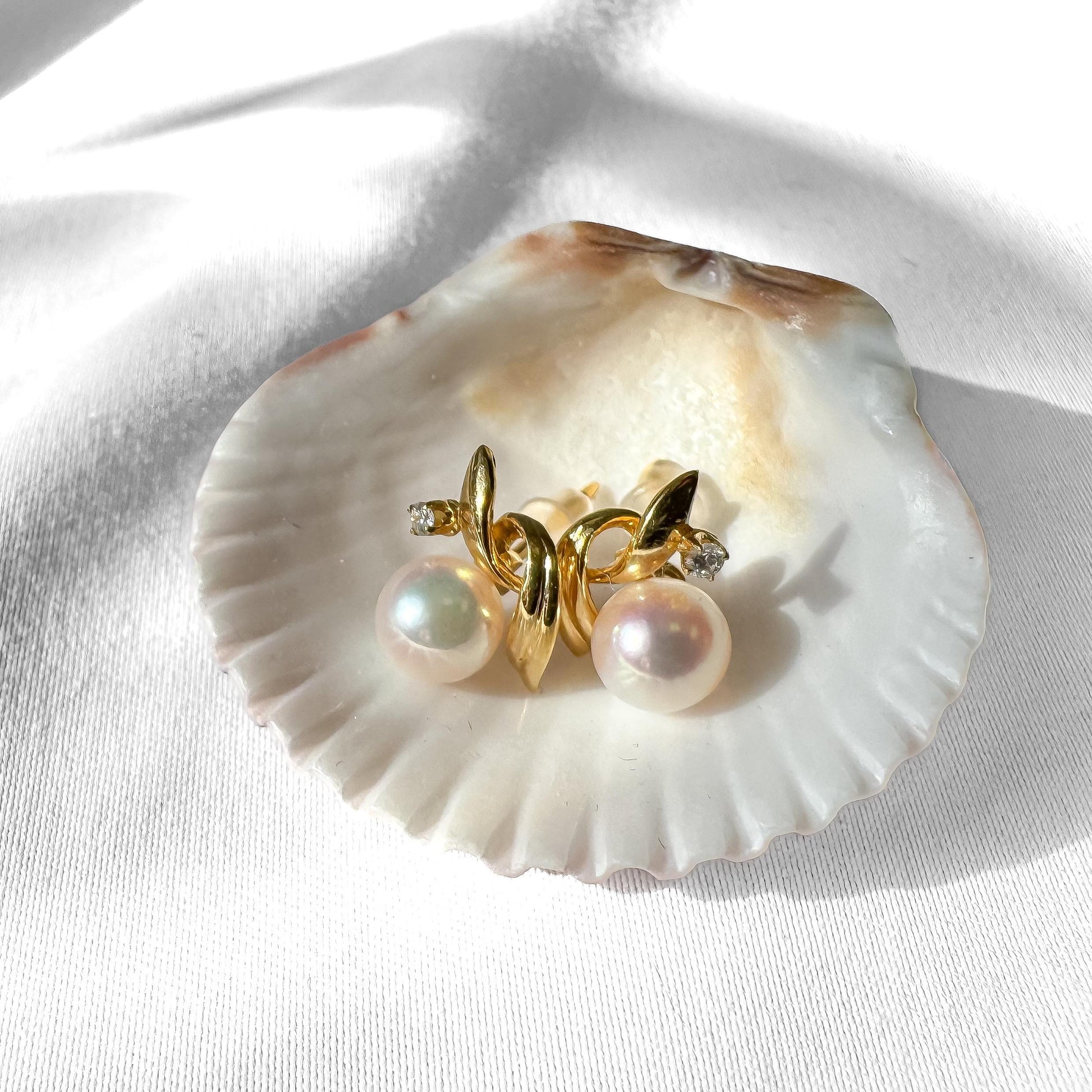 Vintage 18K 750 Yellow Gold Abstract Diamond Pearl Stud Earrings, Dainty Simple Elegant Bridal Stud Earrings