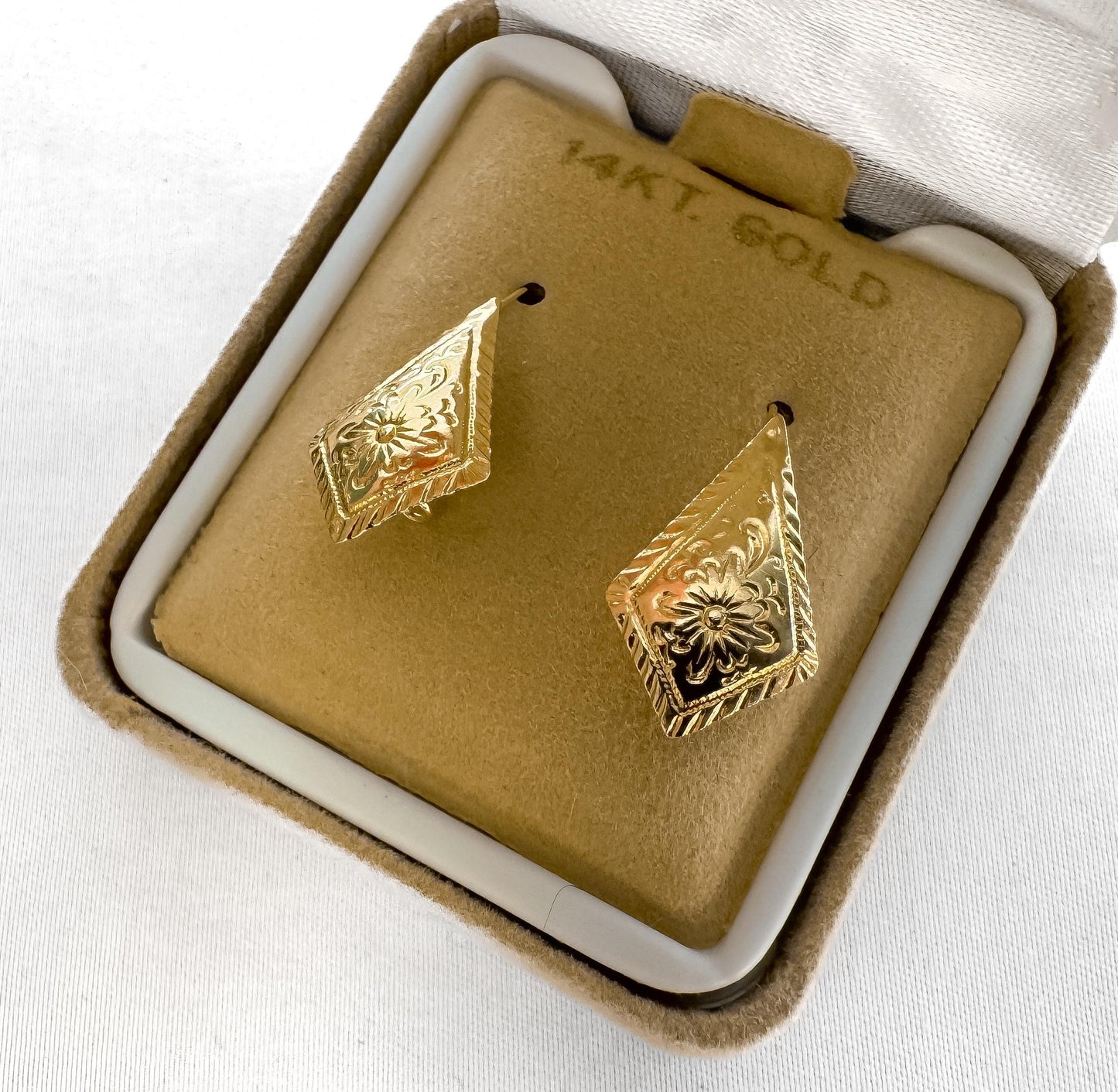 Vintage 14K Yellow Gold Lightweight Floral Etched Rhombus Dangle Earrings, Dainty Simple Everyday Minimalist Earrings