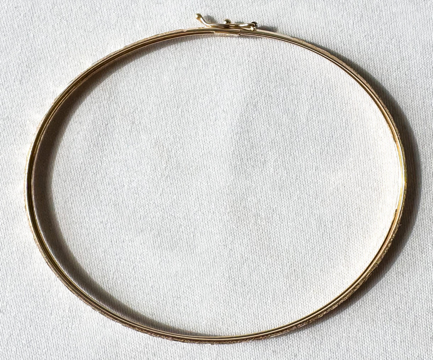 Vintage 10K Yellow Gold Criss Cross Etched Thin Flexible 3mm Bangle Bracelet, Elegant Simple Dainty Minimalist Bracelet