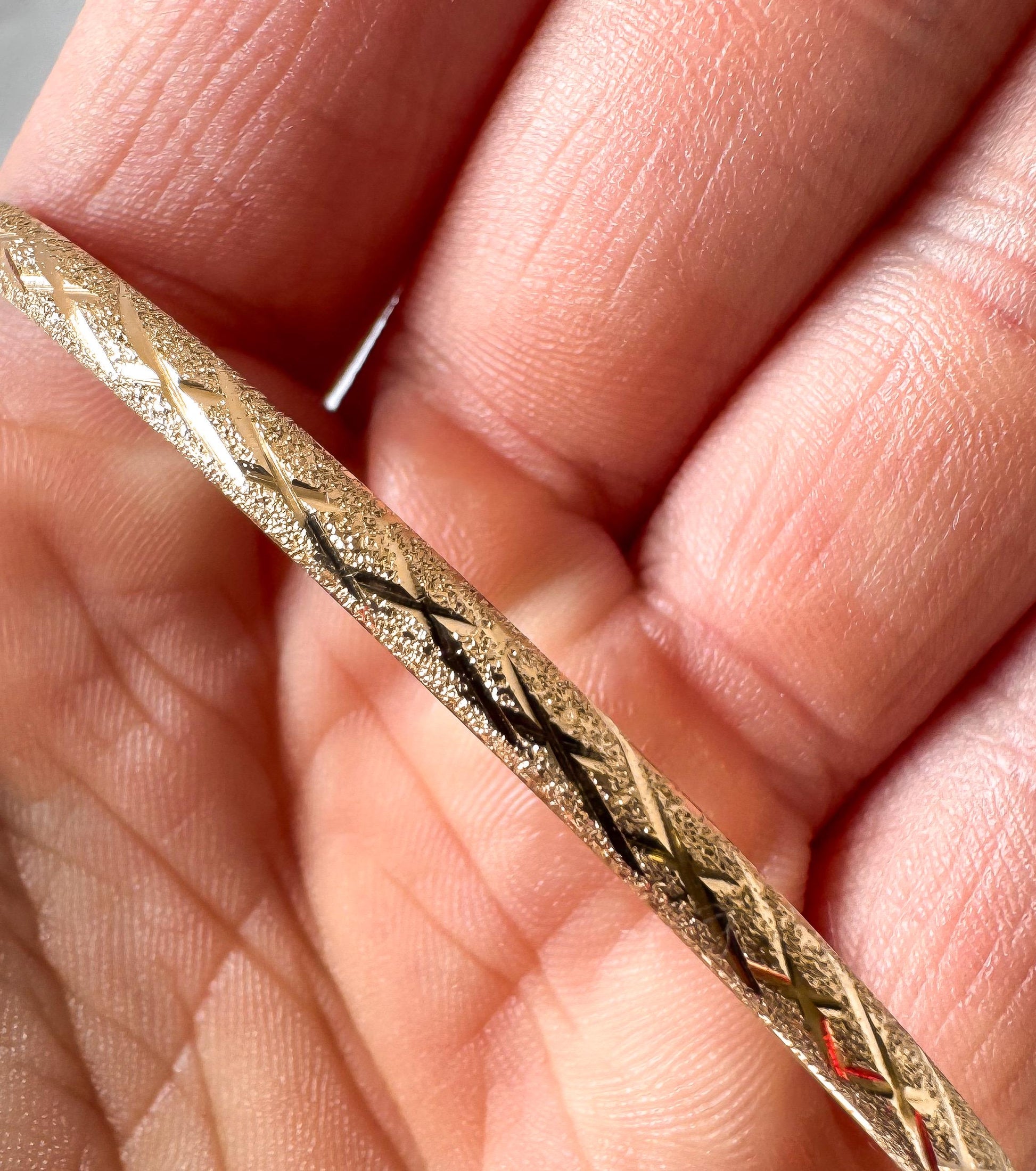 Vintage 10K Yellow Gold Criss Cross Etched Thin Flexible 3mm Bangle Bracelet, Elegant Simple Dainty Minimalist Bracelet