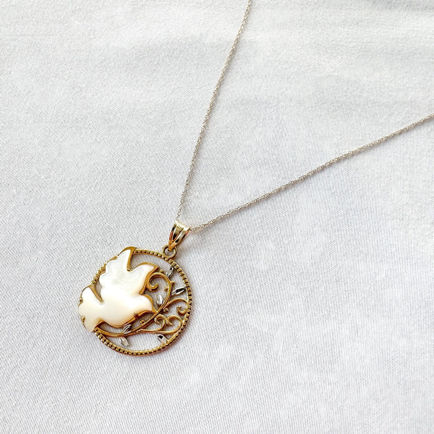 10K Gold Michael Anthony Mother of Pearl Dove Tree Circular 18" Pendant Necklace