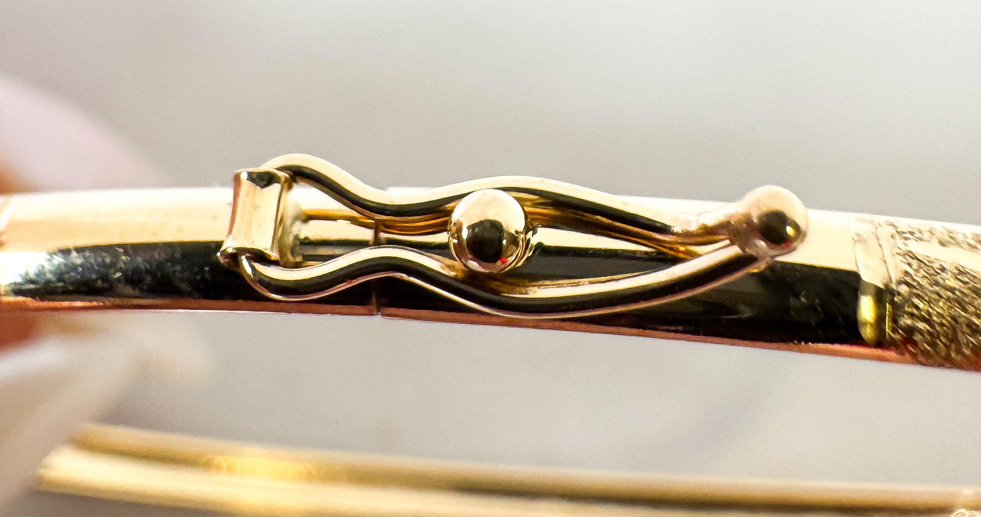 Vintage 10K Yellow Gold Criss Cross Etched Thin Flexible 3mm Bangle Bracelet, Elegant Simple Dainty Minimalist Bracelet