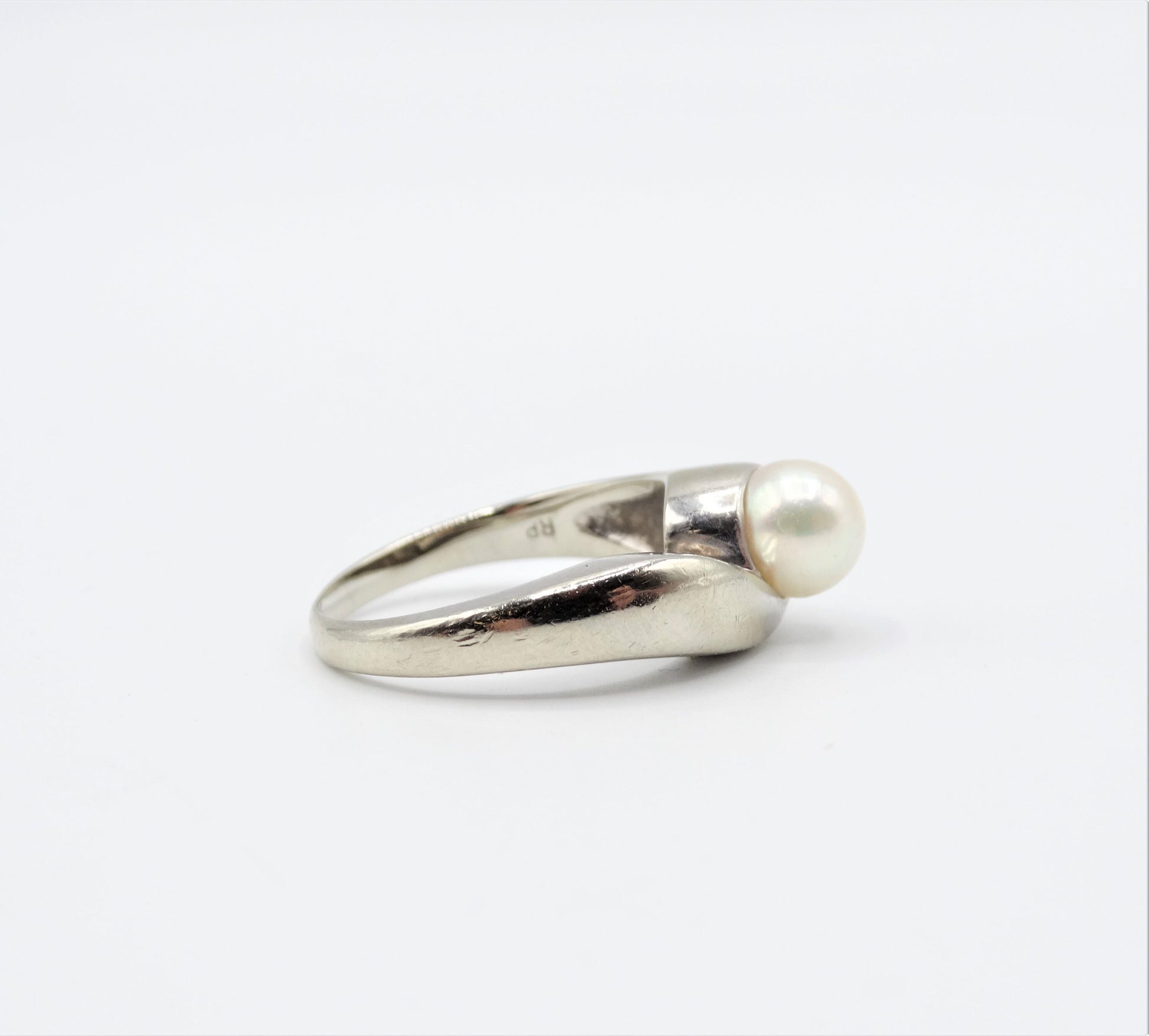 Estate Pearl 14K White Gold Modern Twist Ring 6.65mm Pearl, Ring Size 6 1/2, Fine Jewelry, Everyday Minimalist Jewelry