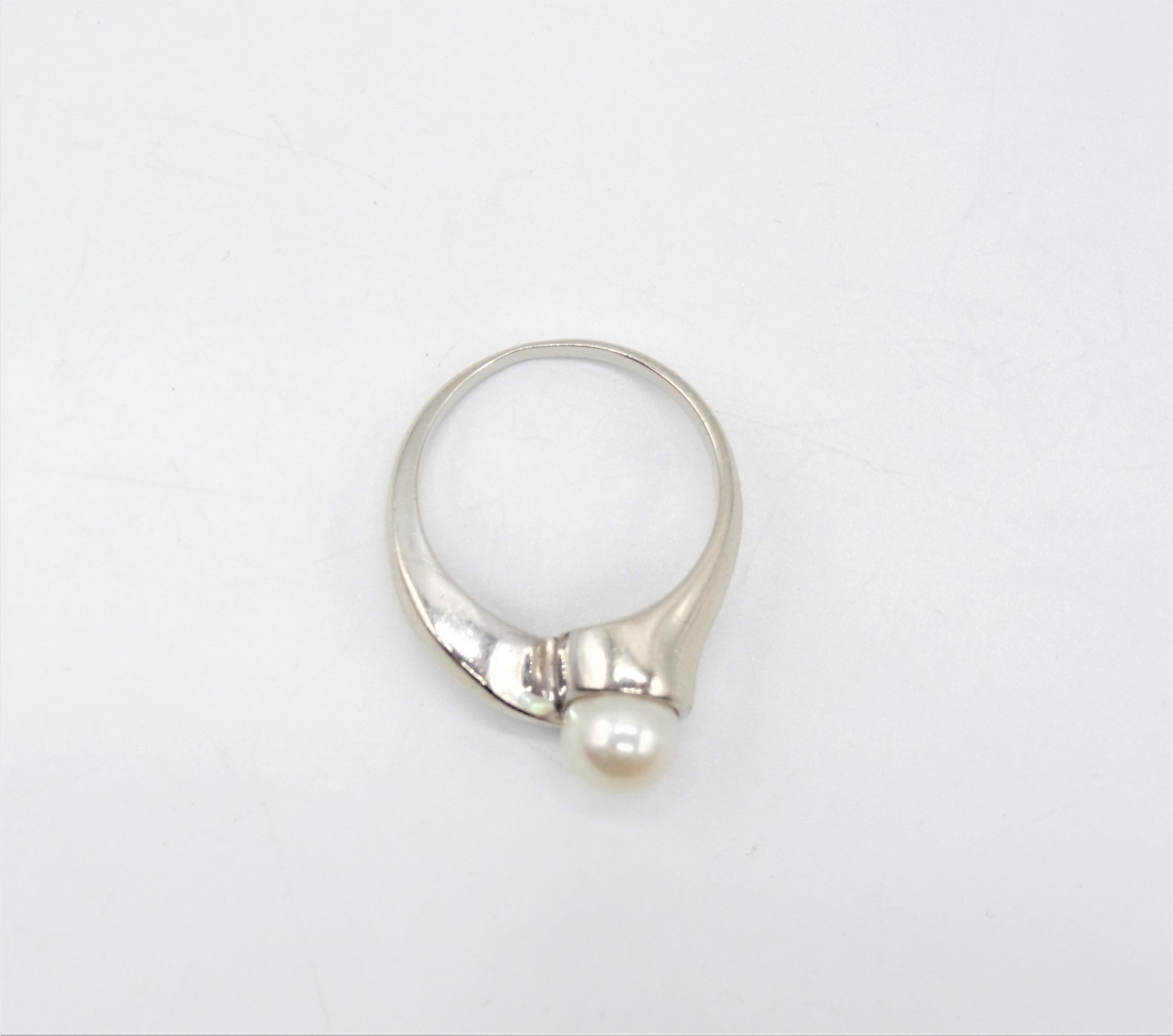 Estate Pearl 14K White Gold Modern Twist Ring 6.65mm Pearl, Ring Size 6 1/2, Fine Jewelry, Everyday Minimalist Jewelry