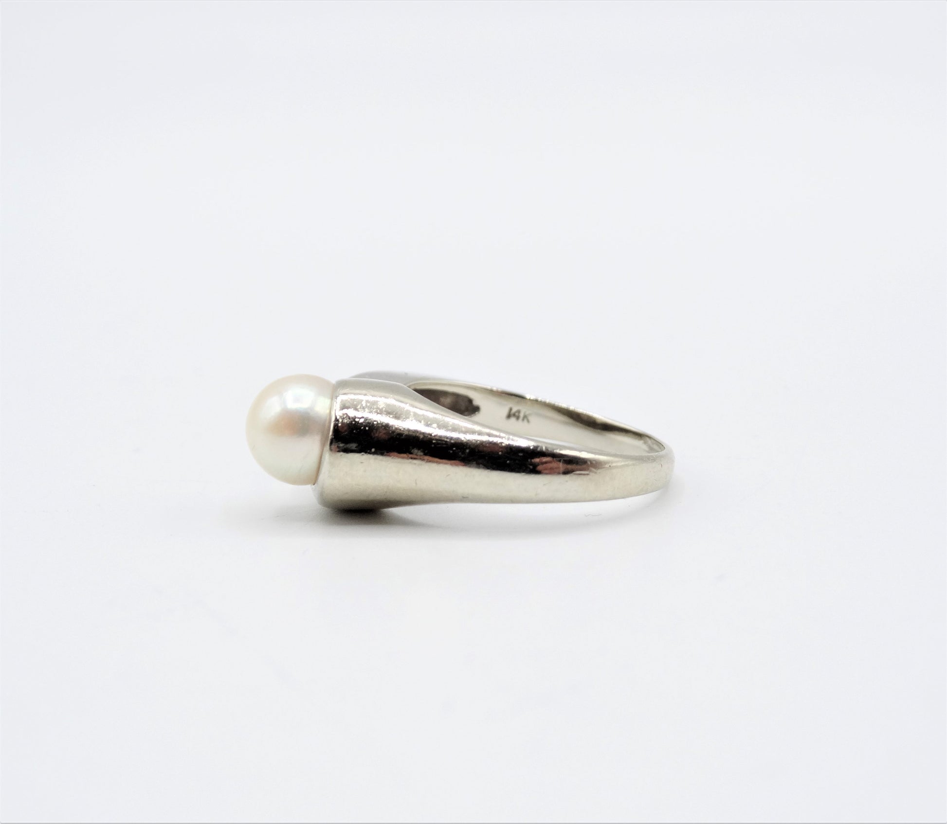 Estate Pearl 14K White Gold Modern Twist Ring 6.65mm Pearl, Ring Size 6 1/2, Fine Jewelry, Everyday Minimalist Jewelry
