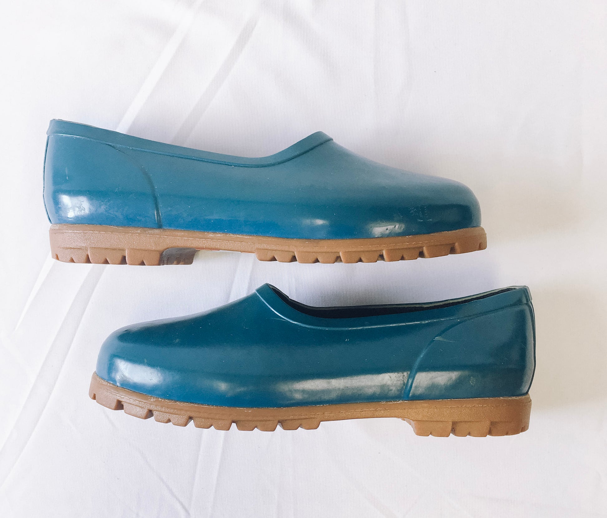 Vintage 1970s Mid West Blue Rubber Shoes, Women's sz. 8