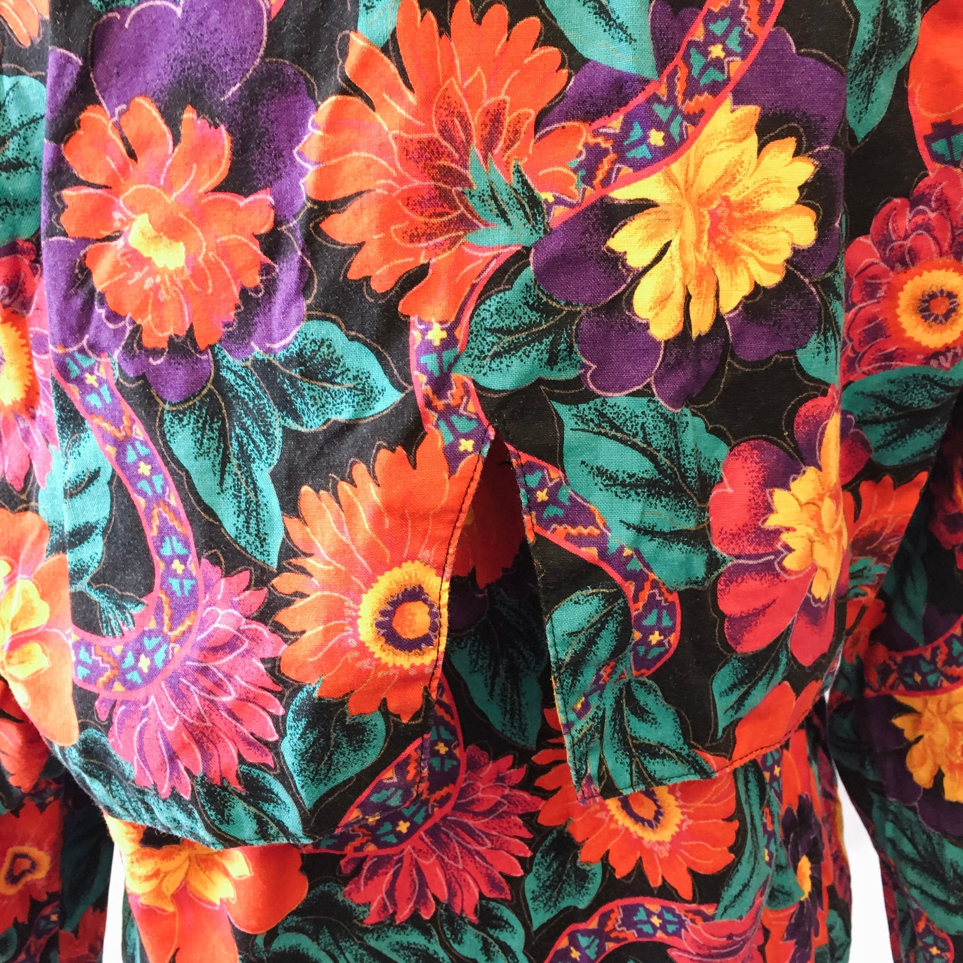 Vintage Wrangler Floral Button-up Blouse with a Key Hole Detail