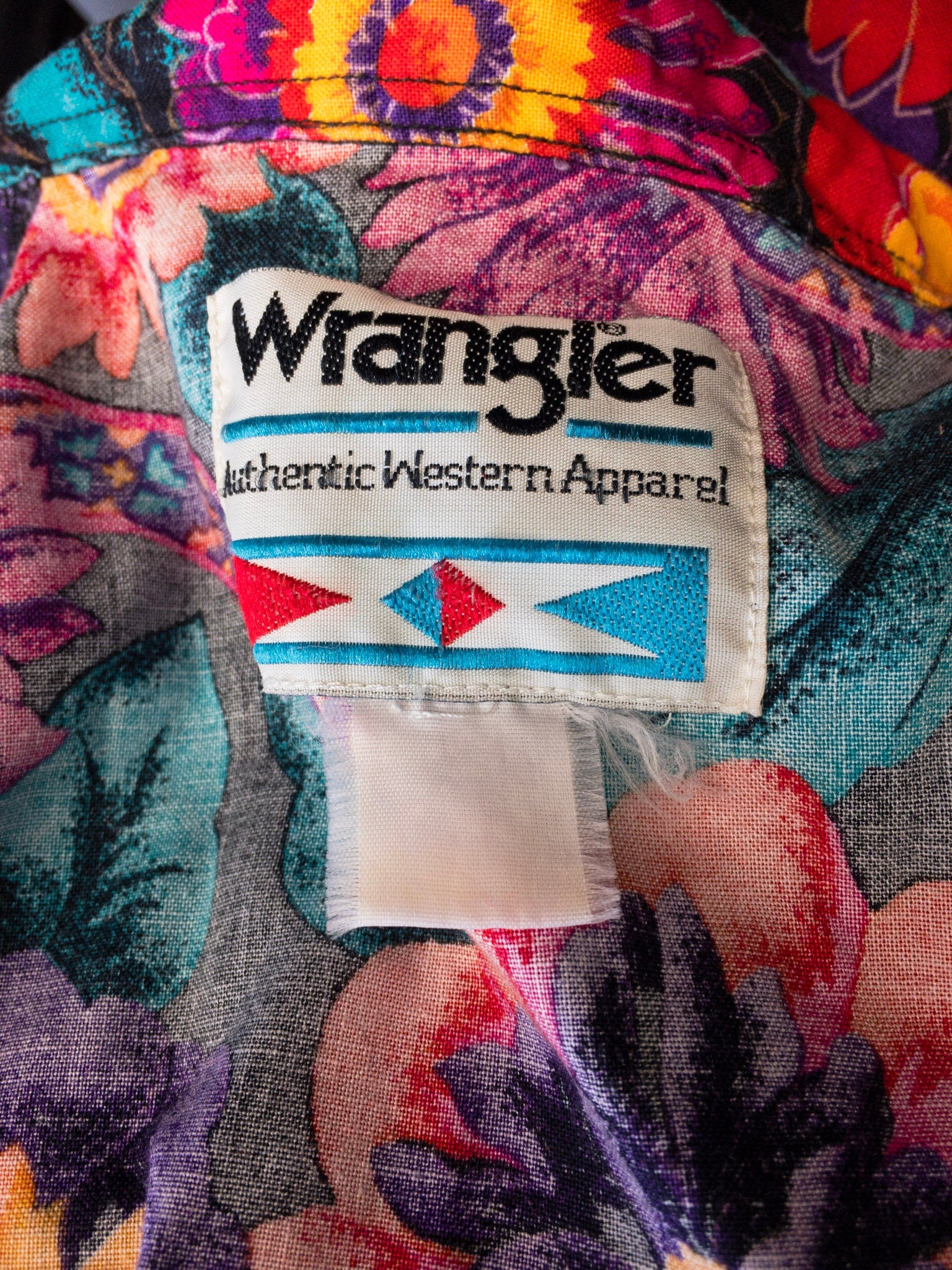 Vintage Wrangler Floral Button-up Blouse with a Key Hole Detail