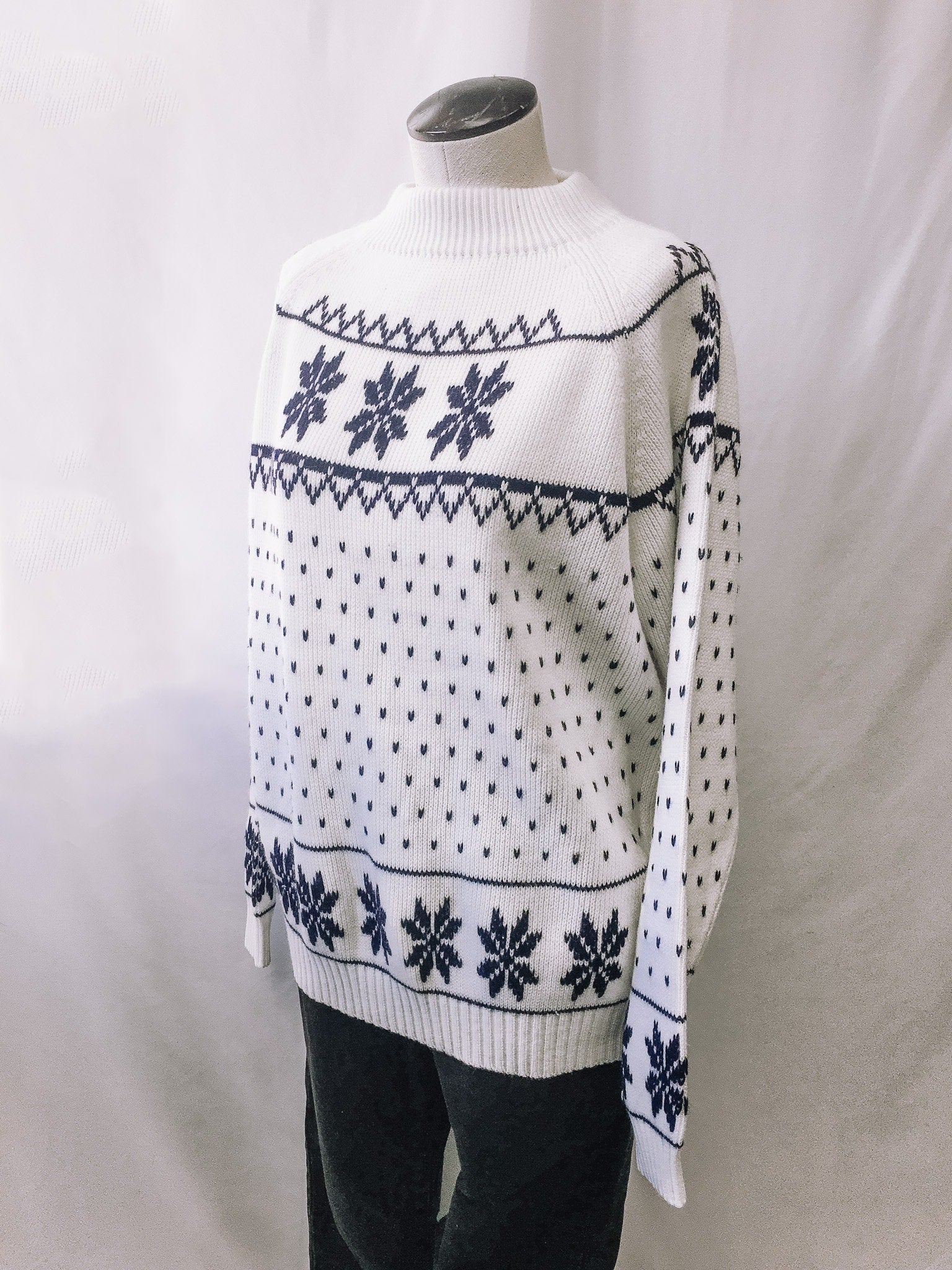 Vintage 70s JCPenney White Snowflakes Fair Isle Knit Sweater, 1970s Winter Pullover Crewneck Sweater, Sz. XL